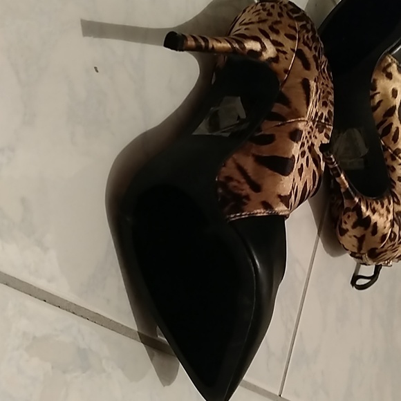Leopard Print/Blk Heels/Booties - Picture 4 of 4